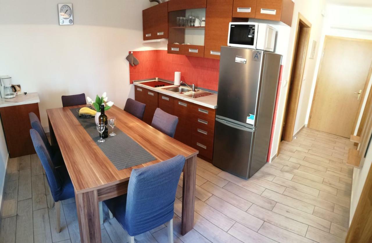Apartmani Nada Klenovica Exterior photo